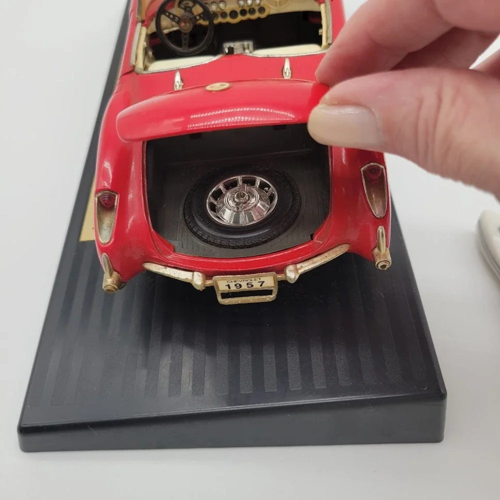 Road Tough 1957 Red Chevrolet Corvette Diecast 1:18 Scale‎ #92018 Display Stand